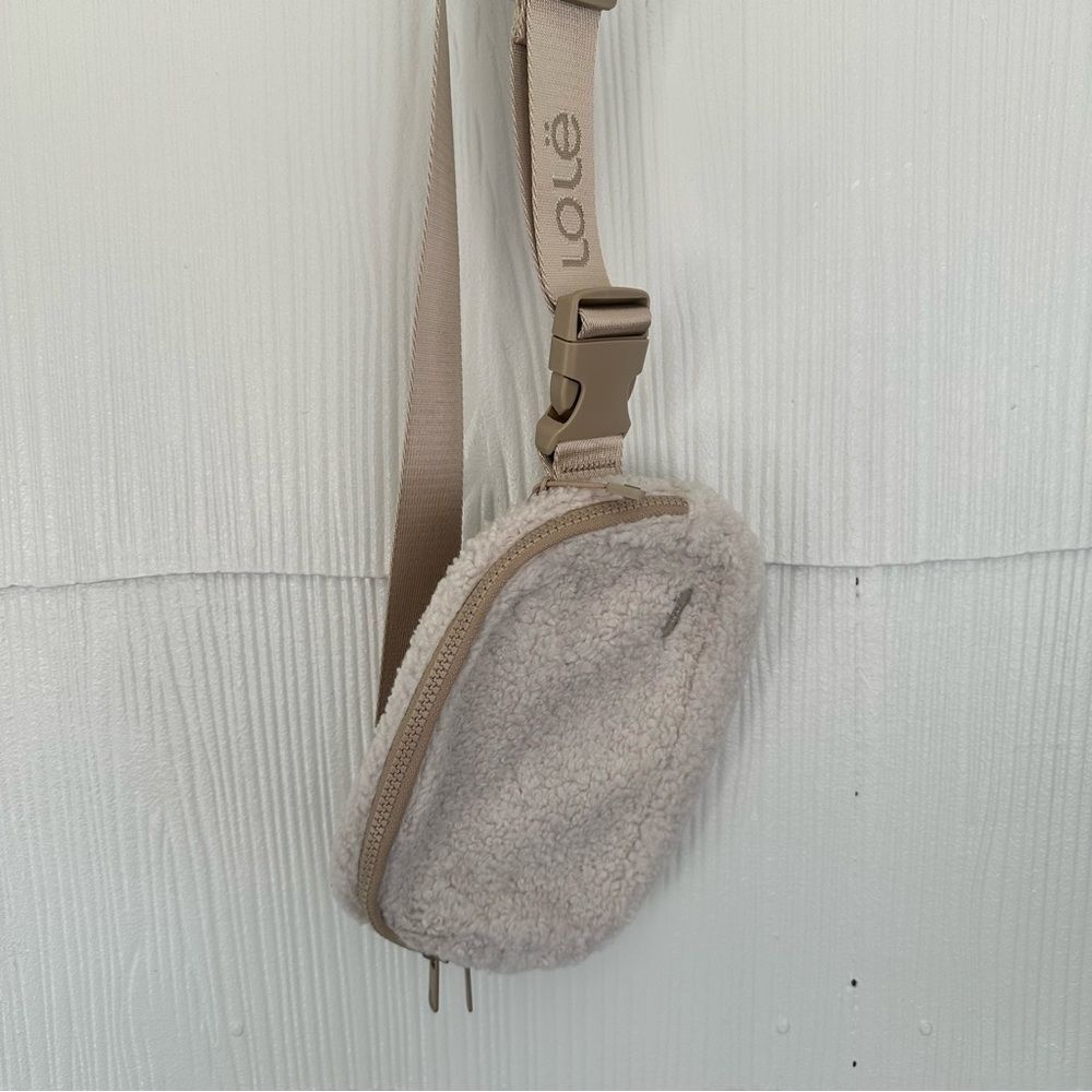 Lole Belt Bag Fleece Cream Tan Fanny Pack Unisex One Size Fuzzy Sherpa Buckle